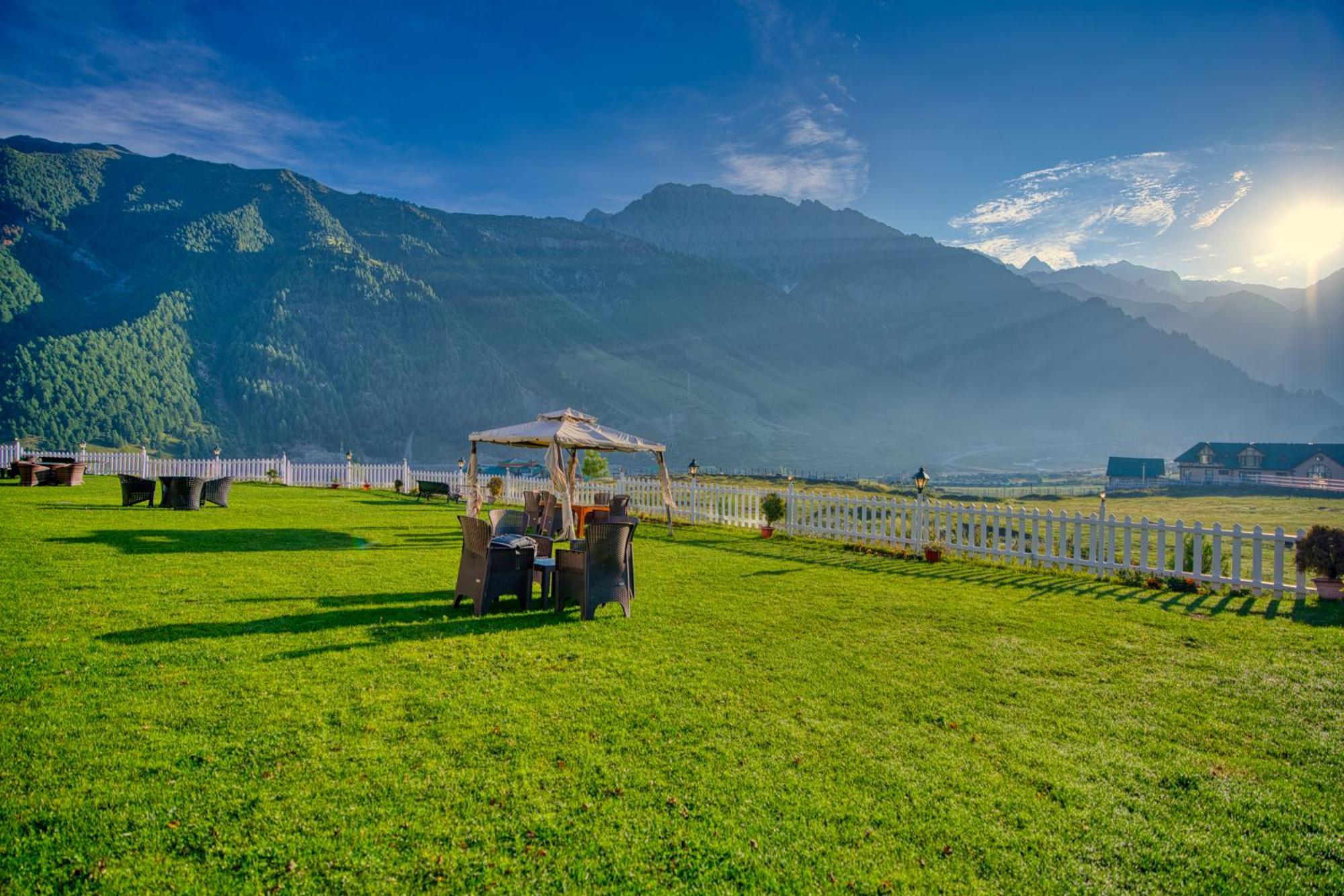 Golden Meadows Hotels & Resorts Sonāmarg Εξωτερικό φωτογραφία