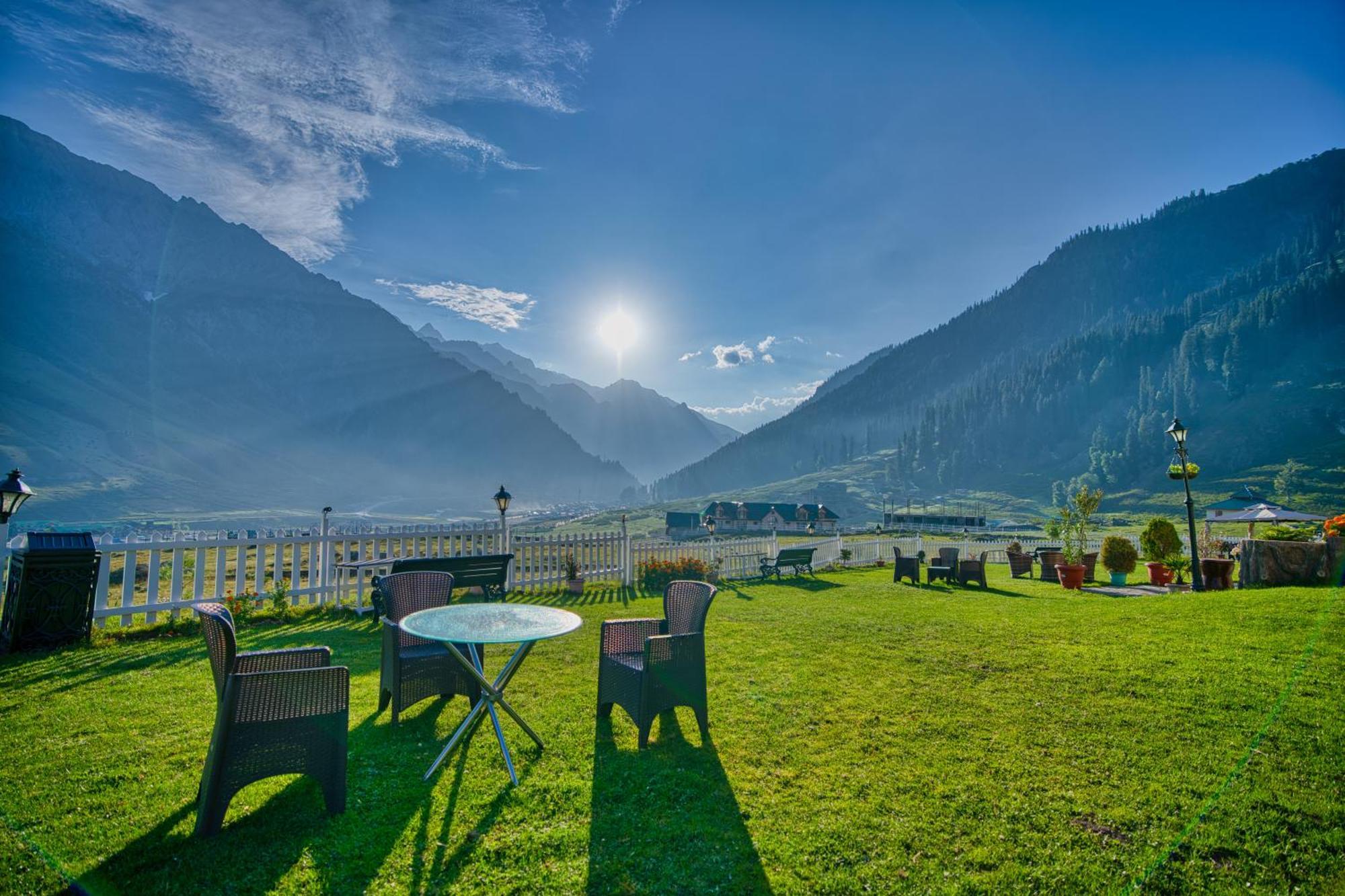 Golden Meadows Hotels & Resorts Sonāmarg Εξωτερικό φωτογραφία