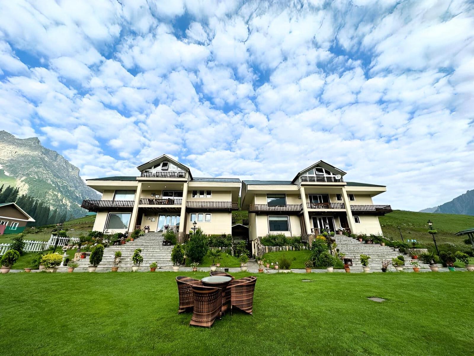 Golden Meadows Hotels & Resorts Sonāmarg Εξωτερικό φωτογραφία